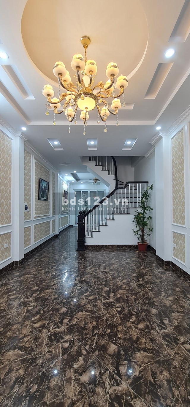Tôi cần bán nhà ở Thạch Bàn, 4 tầng mới, 50m2 có gara oto giá 4.7 tỷ.
