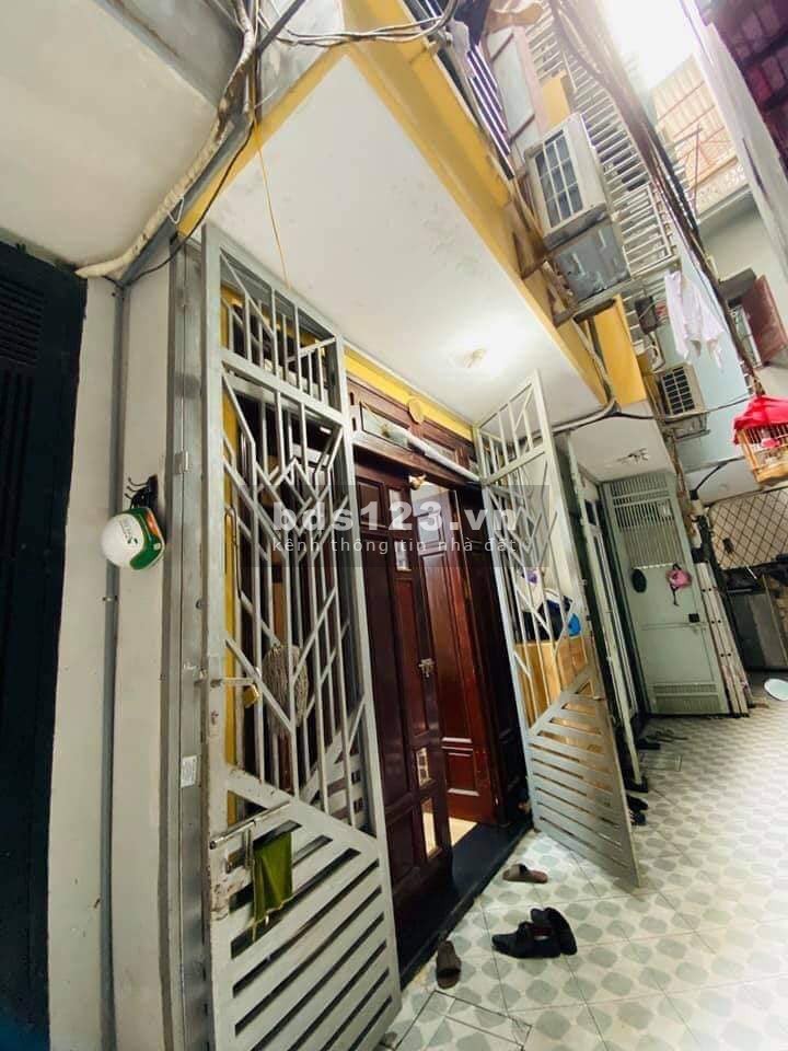 Bán gấp nhà chính chủ quận Đống Đa Gần Vincom Nguyễn Chí Thanh Tiện ích vô vàn 5 tầng Mặt tiền 3,3 Giá 3,7 tỷ
