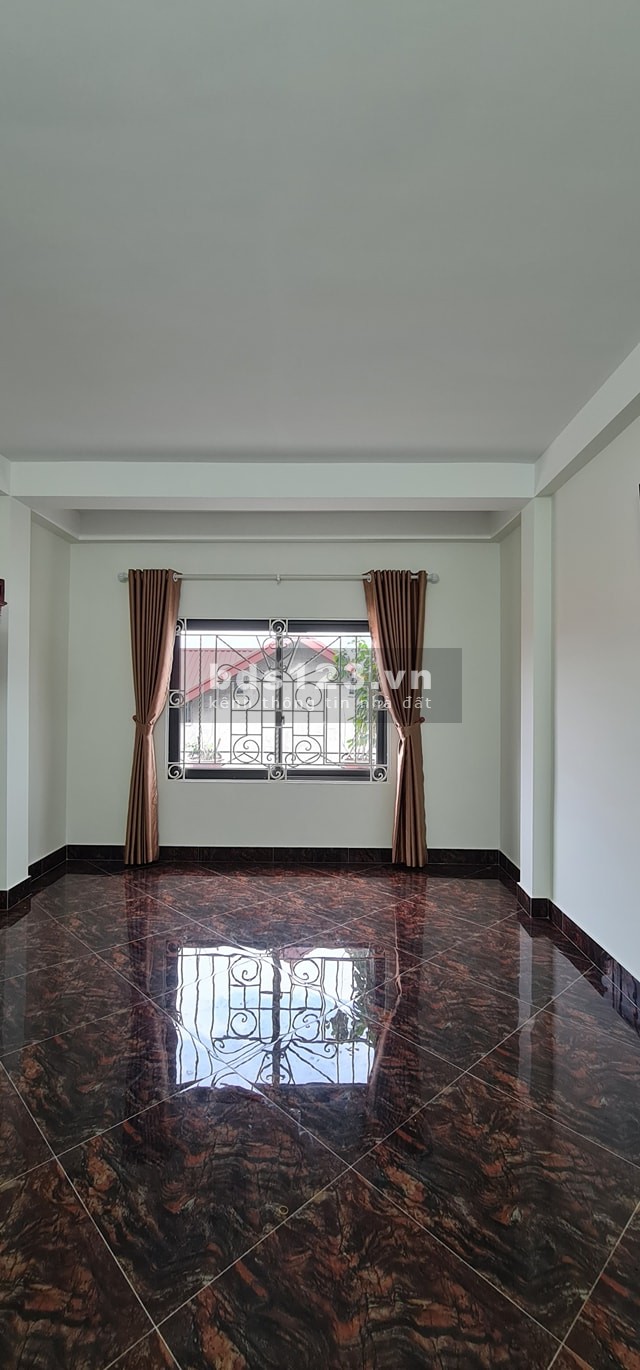 Tôi cần bán nhà ở Thạch Bàn, 4 tầng mới, 50m2 có gara oto giá 4.7 tỷ.