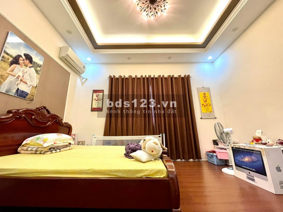 Bán nhà mặt phố Thái Hà, mặt tiền 5m, 2 mặt thoáng, kinh doanh đắc địa - 17 tỷ