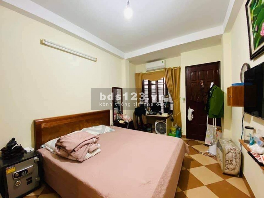 Bán gấp nhà chính chủ quận Đống Đa Gần Vincom Nguyễn Chí Thanh Tiện ích vô vàn 5 tầng Mặt tiền 3,3 Giá 3,7 tỷ