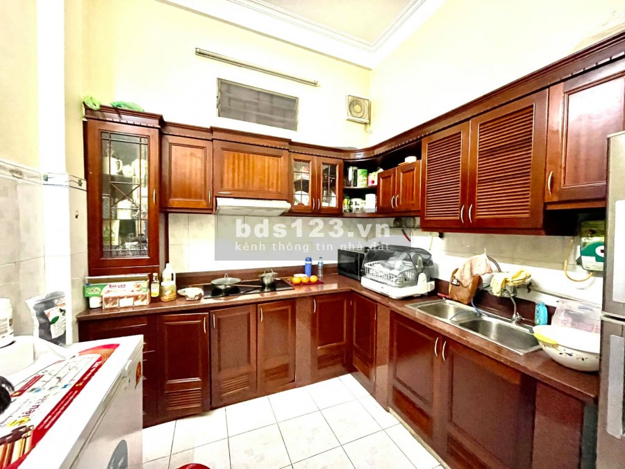 Bán nhà mặt phố Thái Hà, mặt tiền 5m, 2 mặt thoáng, kinh doanh đắc địa - 17 tỷ