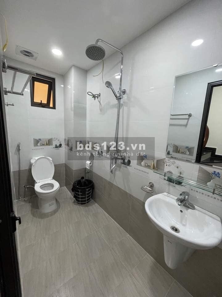 Quận Nam Từ Liêm, Gia đình cần (bán Gấp) nhà Nguyễn Hoàng DT 40m2 x 5T, nhà đẹp ở luôn. Giá 4,5 tỷ
