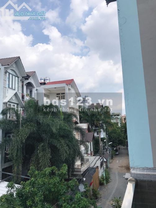 Hẻm 7 m. Khu nhà toàn Biệt Thự. Đ. Dương Quảng Hàm Gò Vấp. Chỉ 5.2 tỷ TL.