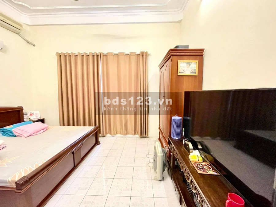 Bán nhà mặt phố Thái Hà, mặt tiền 5m, 2 mặt thoáng, kinh doanh đắc địa - 17 tỷ