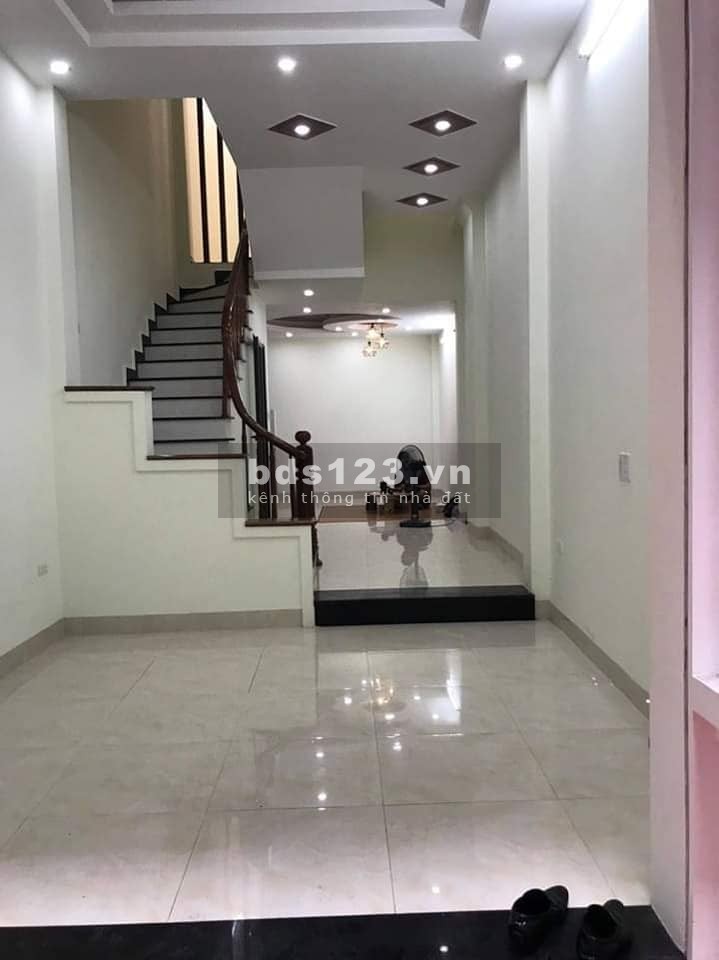 Quận Nam Từ Liêm, Gia đình cần (bán Gấp) nhà Nguyễn Hoàng DT 40m2 x 5T, nhà đẹp ở luôn. Giá 4,5 tỷ