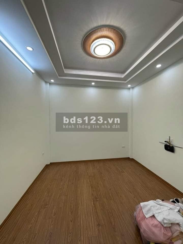 Quận Nam Từ Liêm, Gia đình cần (bán Gấp) nhà Nguyễn Hoàng DT 40m2 x 5T, nhà đẹp ở luôn. Giá 4,5 tỷ