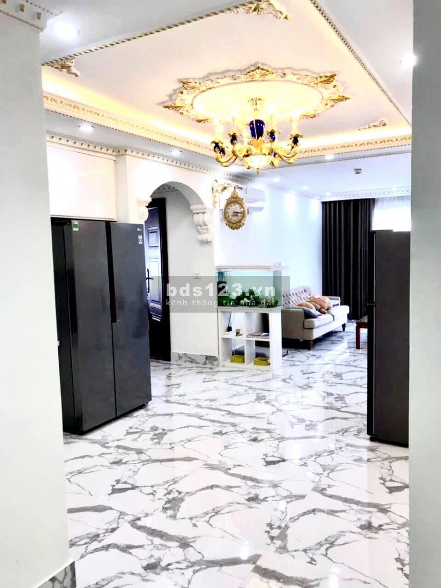 Bán căn hộ FLC Star Tower Hà Đông giá tốt 2 tỷ dt 95m2, 3Pn, 2WC, 2 Lô gia. Liên hệ: 0374393926