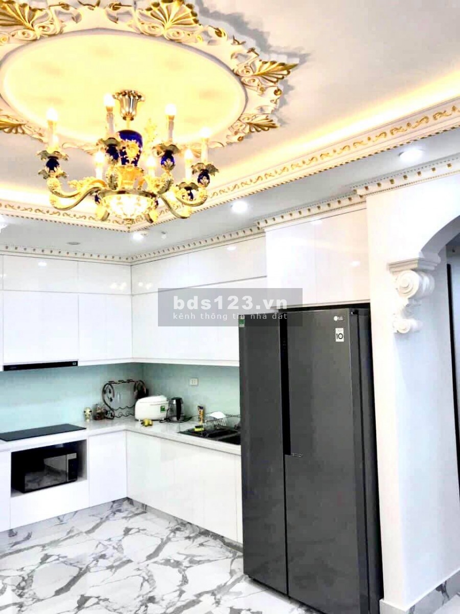 Bán căn hộ FLC Star Tower Hà Đông giá tốt 2 tỷ dt 95m2, 3Pn, 2WC, 2 Lô gia. Liên hệ: 0374393926
