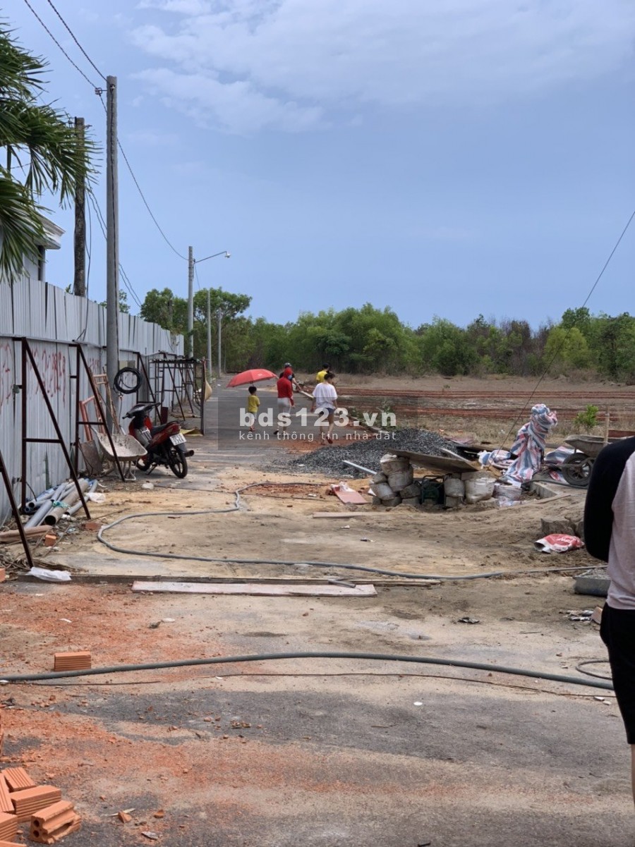 Đất mặt tiền đường Võ Văn Kiệt cách biển 200m sẵn thổ cư giá chỉ 1,3 tỷ/lô