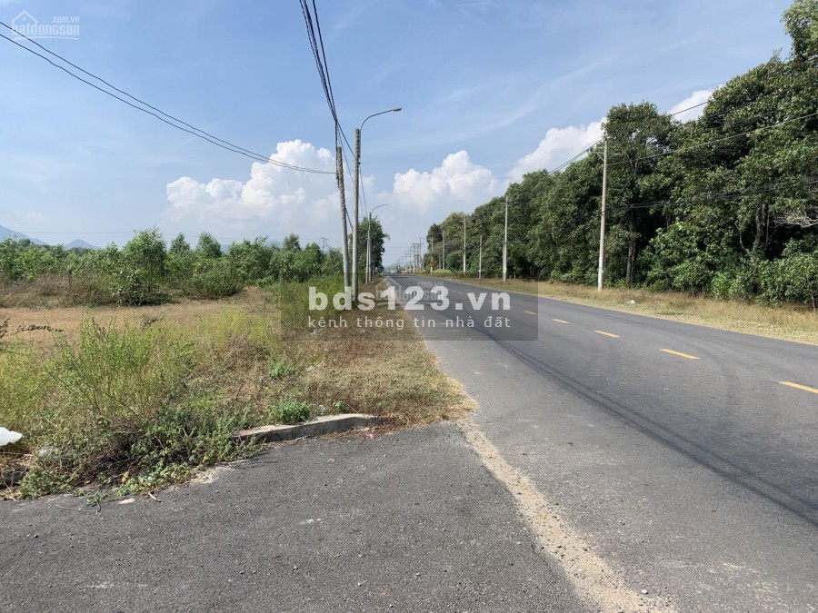 Đất mặt tiền đường Võ Văn Kiệt cách biển 200m sẵn thổ cư giá chỉ 1,3 tỷ/lô