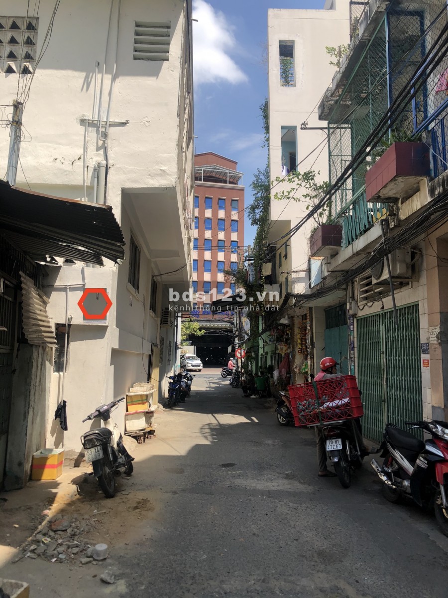 CHDV QUỐC LỘ 13. 10x35m, trệt, 3lầu, st. 35pn, 36wc. Chỉ 3tr/phòng.