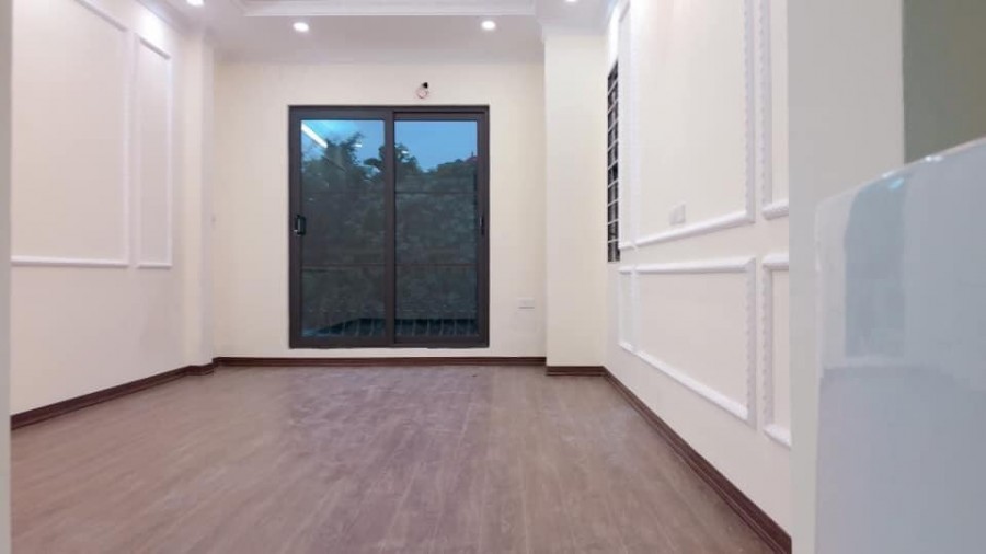 Bán nhà phố Ngô Gia Tự 30m2, 5 tầng, MT 5m, giá 2.6 tỷ, nhà mới lô góc