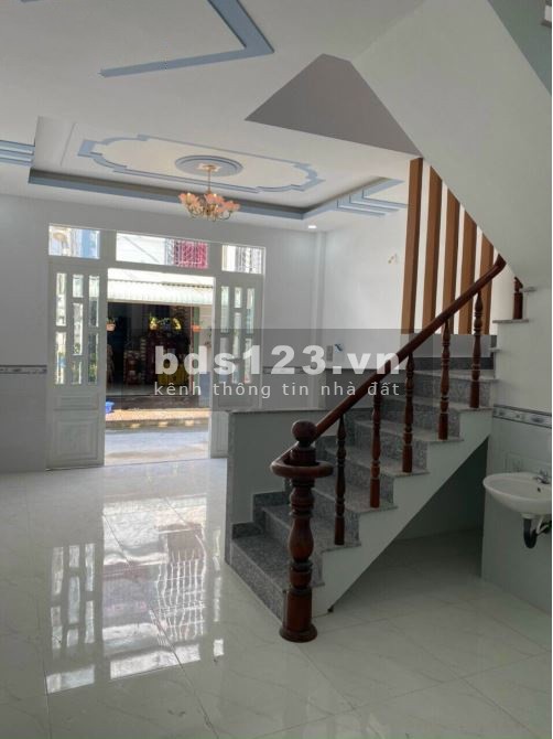 Nhà 1 trệt 1 lầu DTSD: 64m2 Giá: 600 triệu