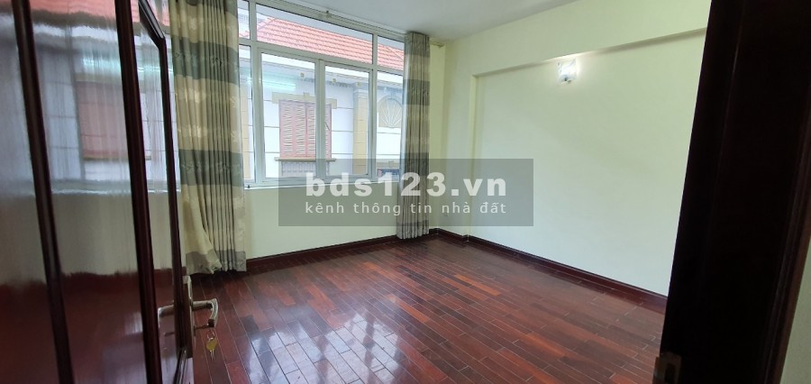 Cho thuê nhà phố Nguyễn Khang 55mx 5 Tầng lô góc 2 mặt tiền 7PN tiện làm VP giá 24tr/th 0988296228