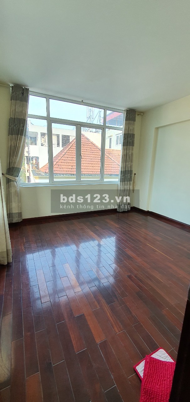 Cho thuê nhà phố Nguyễn Khang 55mx 5 Tầng lô góc 2 mặt tiền 7PN tiện làm VP giá 24tr/th 0988296228