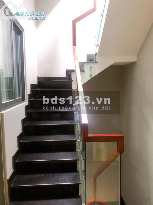 Hẻm 7 m. Khu nhà toàn Biệt Thự. Đ. Dương Quảng Hàm Gò Vấp. Chỉ 5.2 tỷ TL.