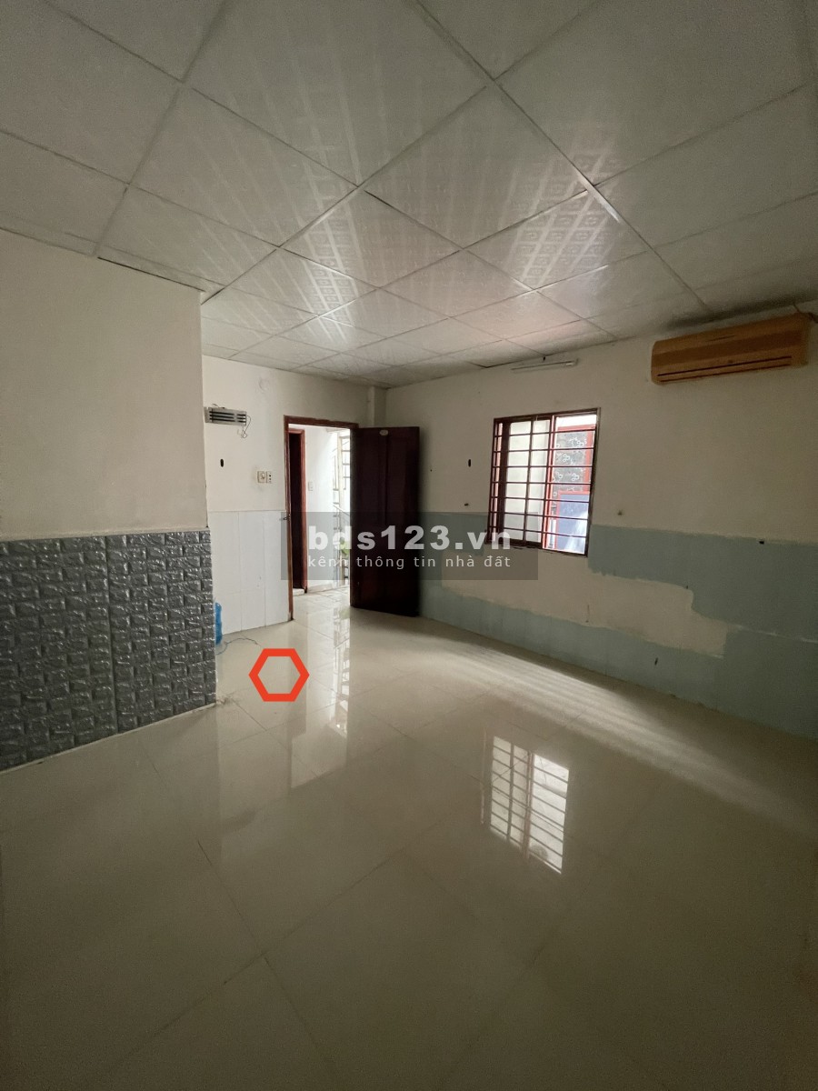 CHDV QUỐC LỘ 13. 10x35m, trệt, 3lầu, st. 35pn, 36wc. Chỉ 3tr/phòng.
