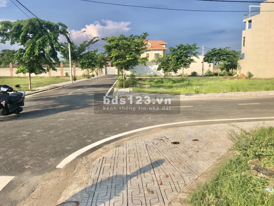 Đất quận 9 dự án đảo kim cương lô góc 2 mặt tiền chỉ 4,6 tỷ / 85m2 LH 0907016378