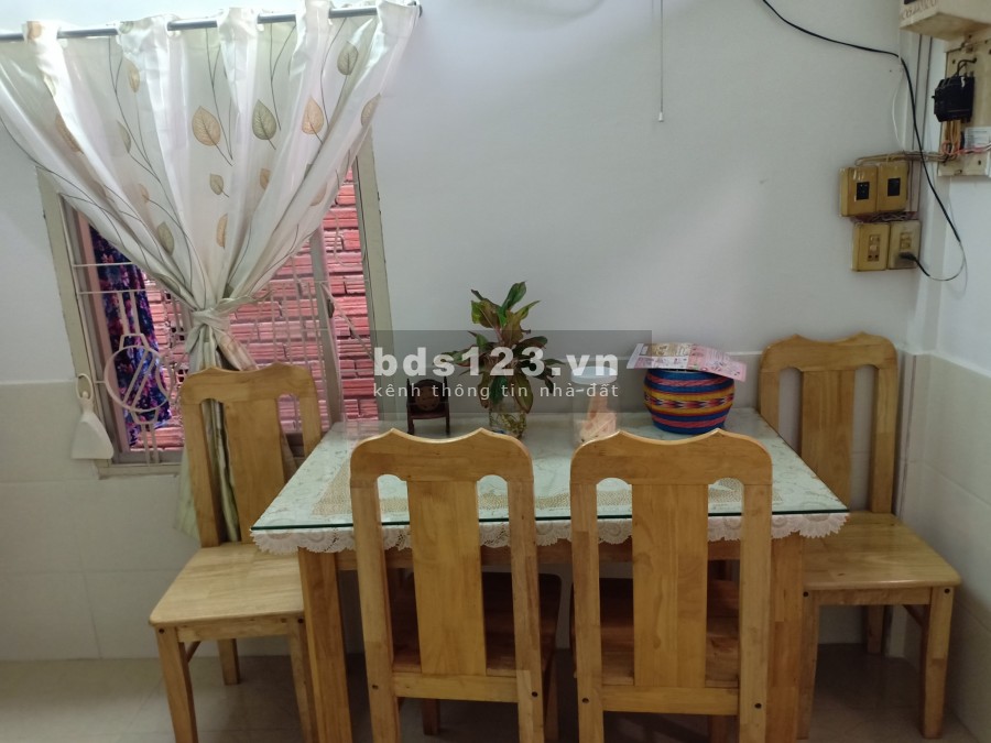 Bán nhà Phố Hoàng Hoa Thám DT: 48m2. LH : 0932155399.