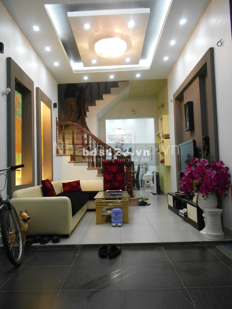 Bán gấp nhà ngõ 266 Nguyễn Văn Cừ giá 2.9 tỷ, 33mx5 tầng, oto đỗ gần