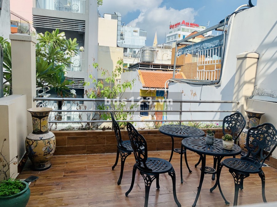 Cho thuê căn hộ có ban công quận 1 gần chợ Bến Thành