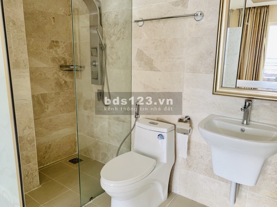 Cho thuê căn hộ có ban công quận 1 gần chợ Bến Thành