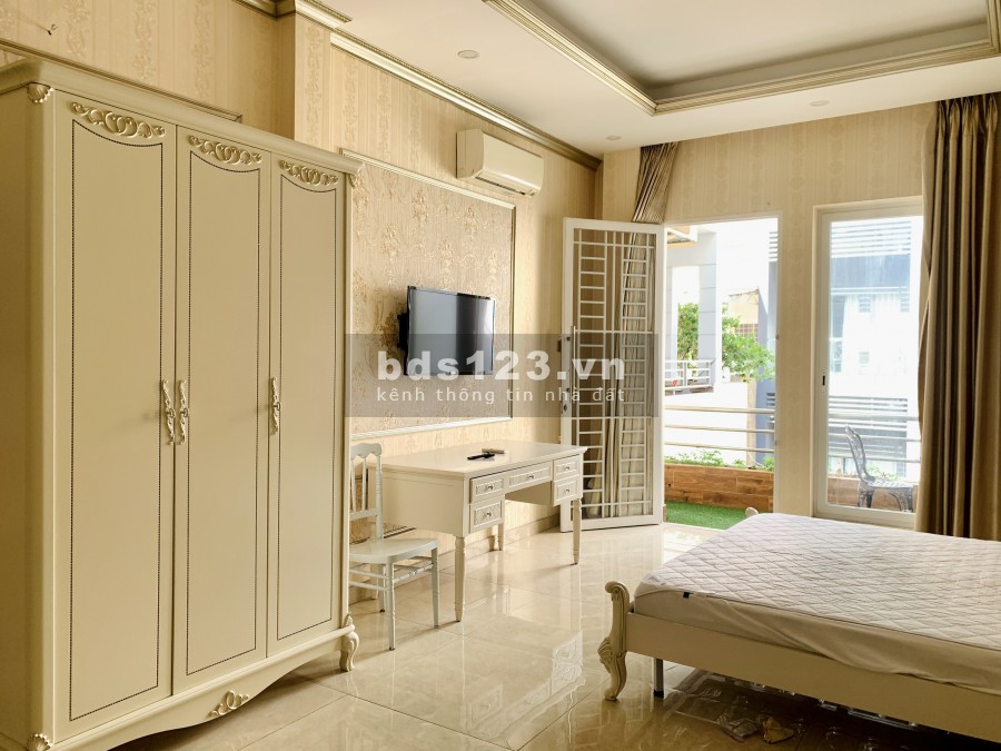 Cho thuê căn hộ có ban công quận 1 gần chợ Bến Thành