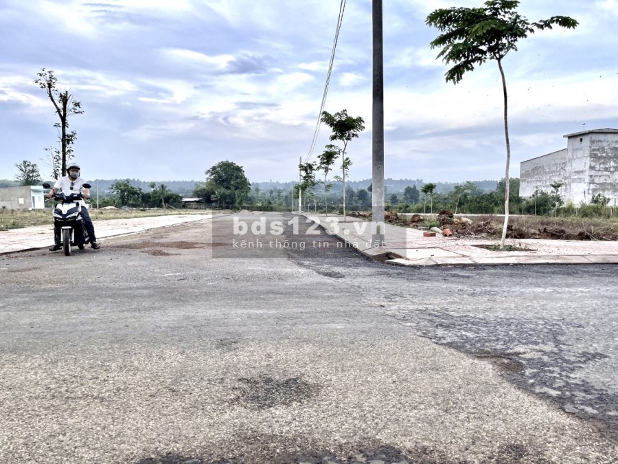 Bán gấp lô đất 10*34 sổ riêng gần hồ nhà bè Hắc Dịch giá 1ty450