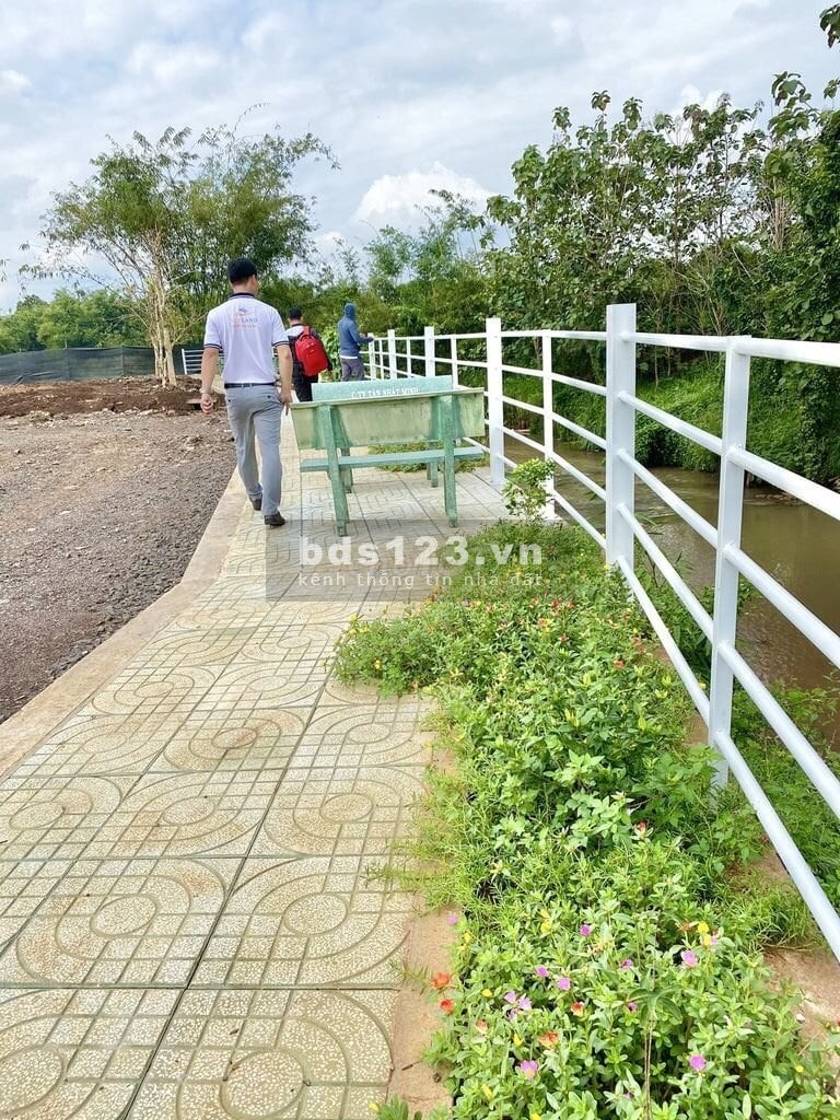 Cần tiền nên bán lô đất nằm giữa 3 KCN Dầu Giây Cẩm Mỹ và Dofico, thống nhất, đồng nai