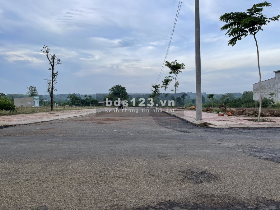 Bán gấp 10x34m2 đất ODT mặt tiền đường nhựa đối diện kcn HD 450 . Giá rẻ 1,3 tỷ