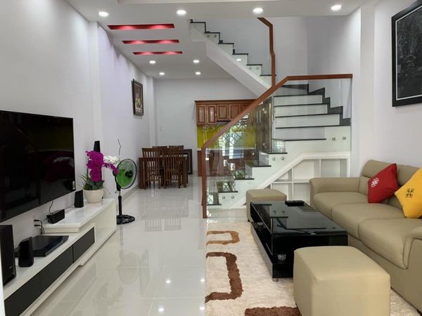 Bán nhà MT Hoàng Sa. P. 5, quận Tân Bình