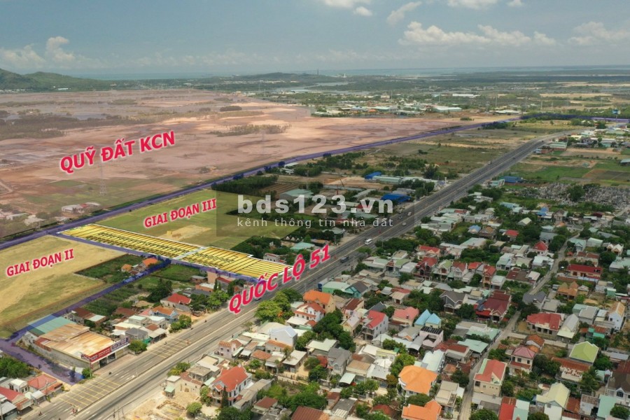 200m2/700tr sổ sẵn, cách QL51 30m, tiện ích, KDC hiện hữu.