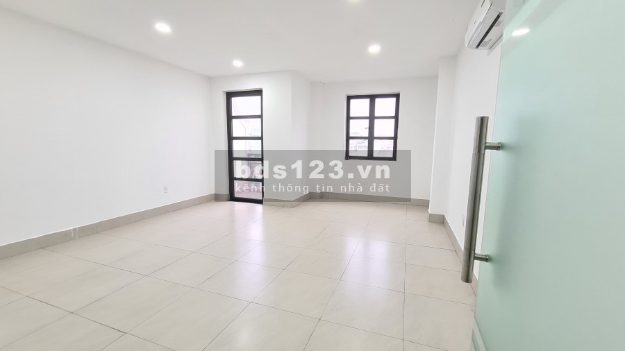 Cho thuê văn phòng làm việc Cityland Park Hills có thang máy