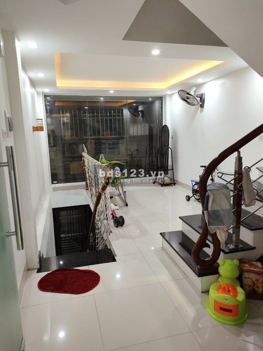 Chính chủ cần tiền nên bán gấp nhà Khương Đình giá nhỉnh 4 tỷ