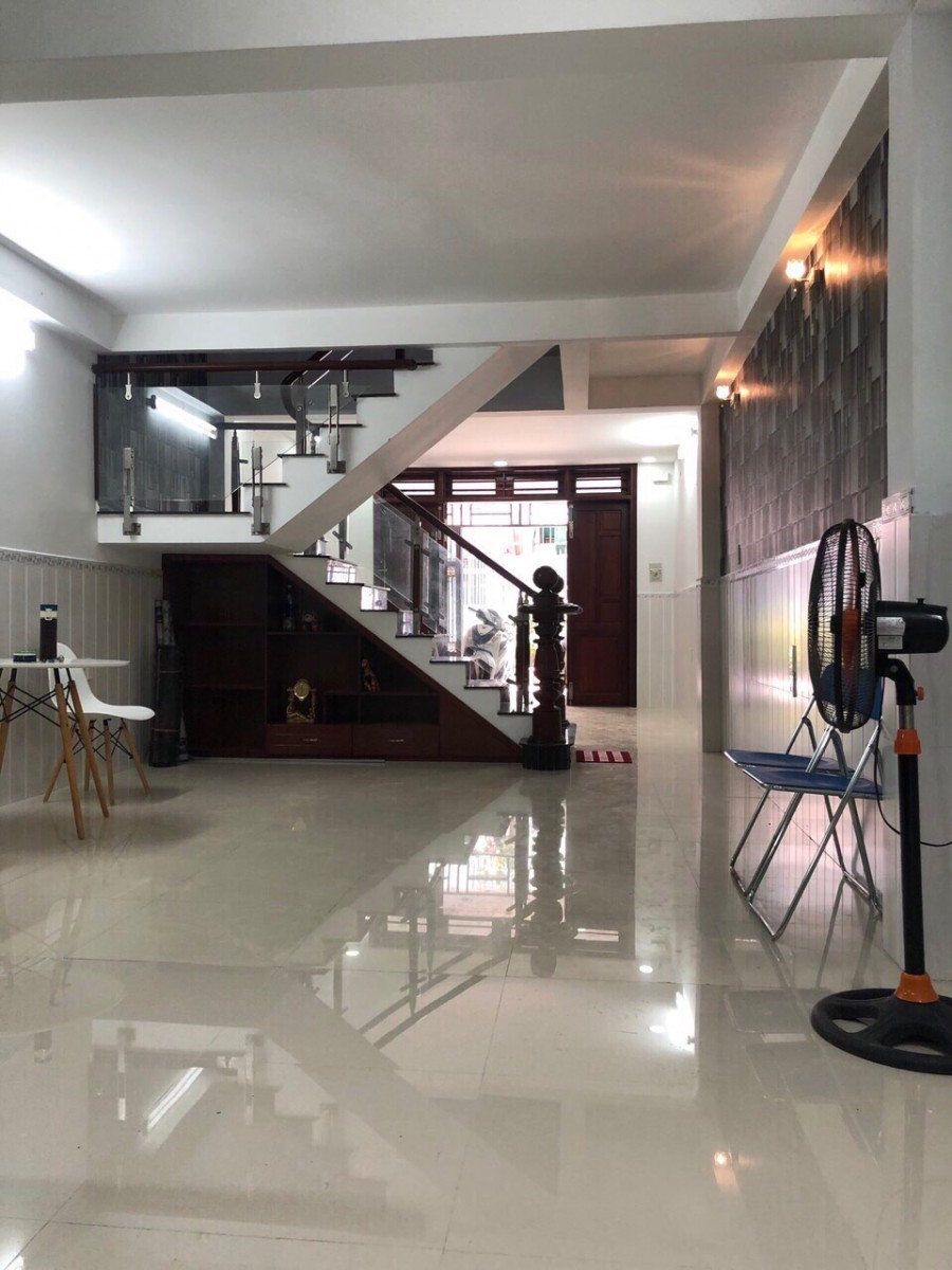 Nhà Đẹp Bán Gấp Giá Rẻ Nở Hậu, hẻm nhựa 6m, 64m2, Đang cho thuê 11tr/ tháng, 6.7 Tỷ.