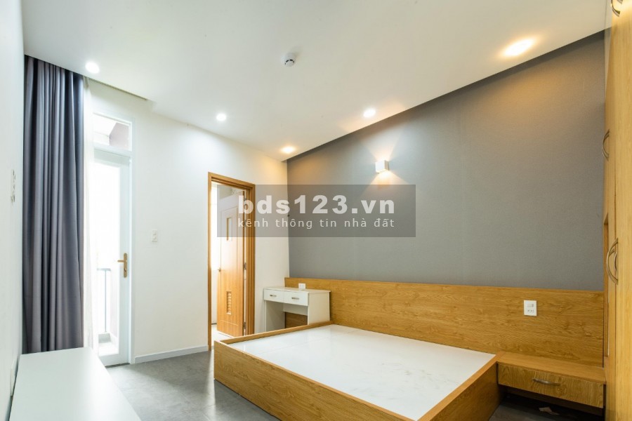 Chính chủ bán nhà mới xây xong, full nội thất, 1 trệt 2 lầu, 4 phòng ngủ hẻm xe hơi