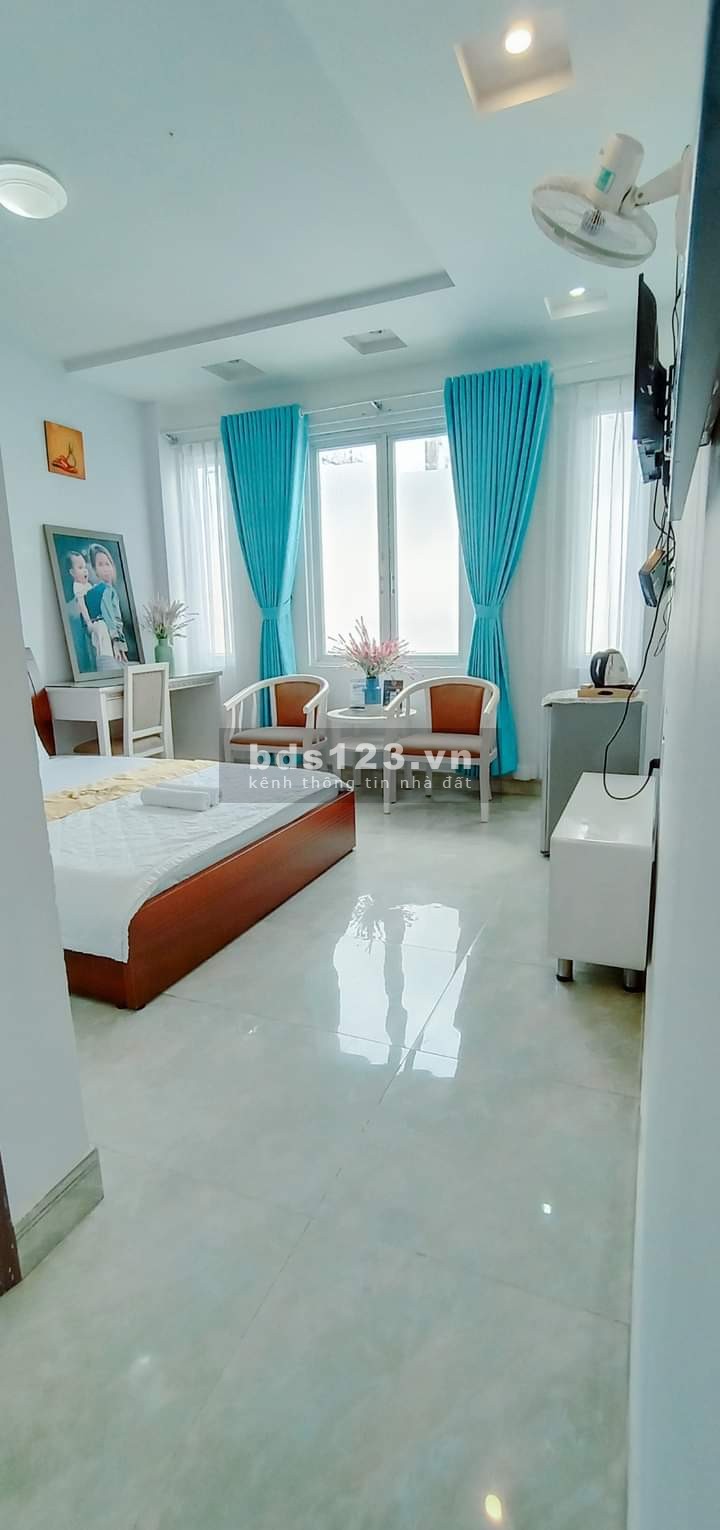 Cho thuê căn hộ Quận 1 cống quỳnh ban công full đồ.
