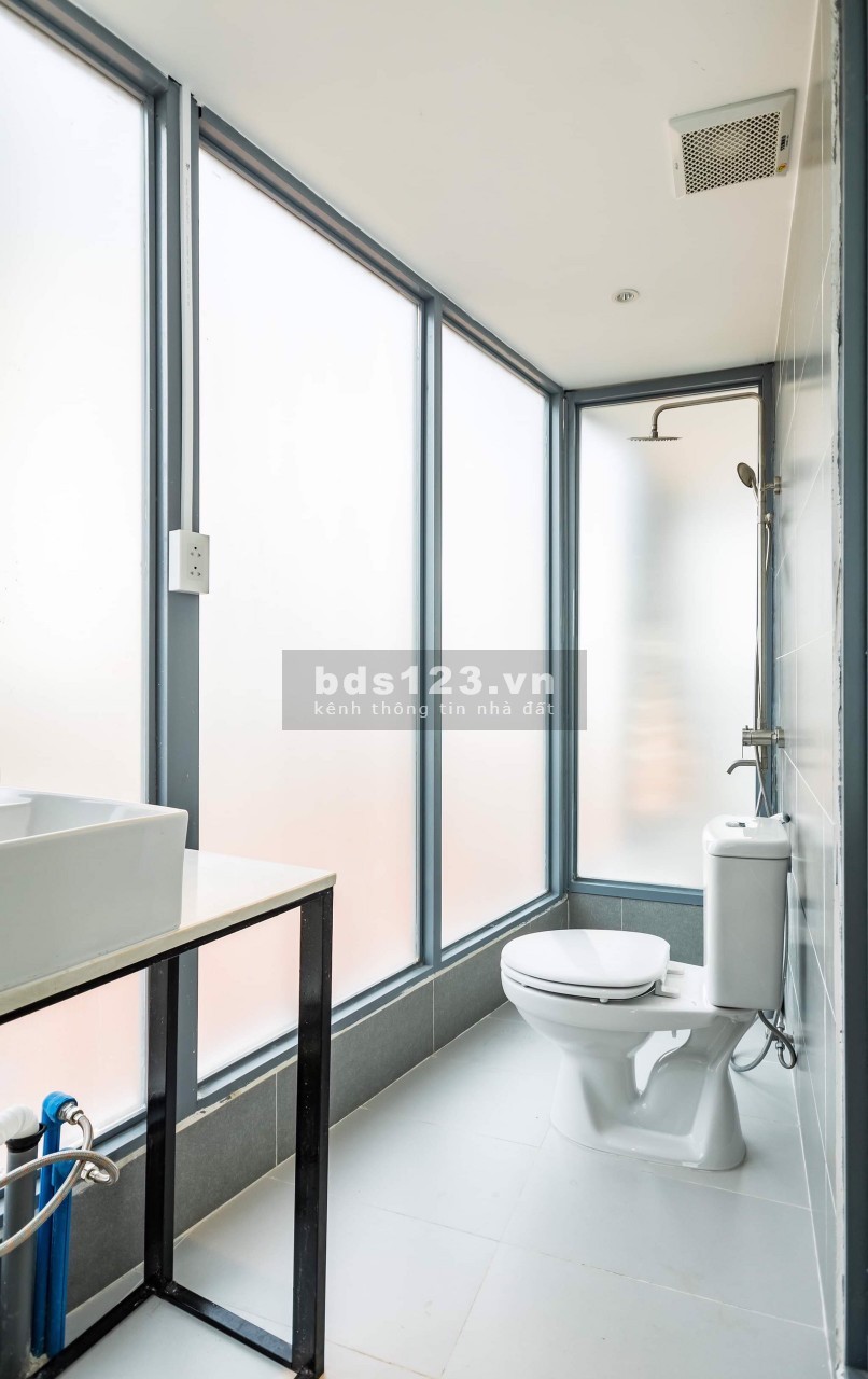 Cho thuê căn hộ Quận 1 cống quỳnh ban công full đồ.