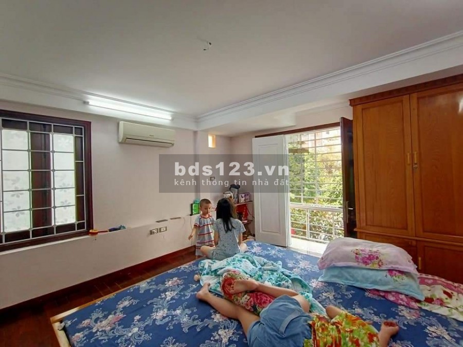 Bán nhà phố Ngọc Khánh 40m2*5T, mặt ngõ thông kinh doanh thẳng tắp vài nhà ra phố, 5.45 tỷ