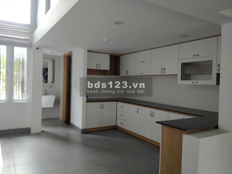 Chính chủ bán nhà mới xây xong, full nội thất, 1 trệt 2 lầu, 4 phòng ngủ hẻm xe hơi