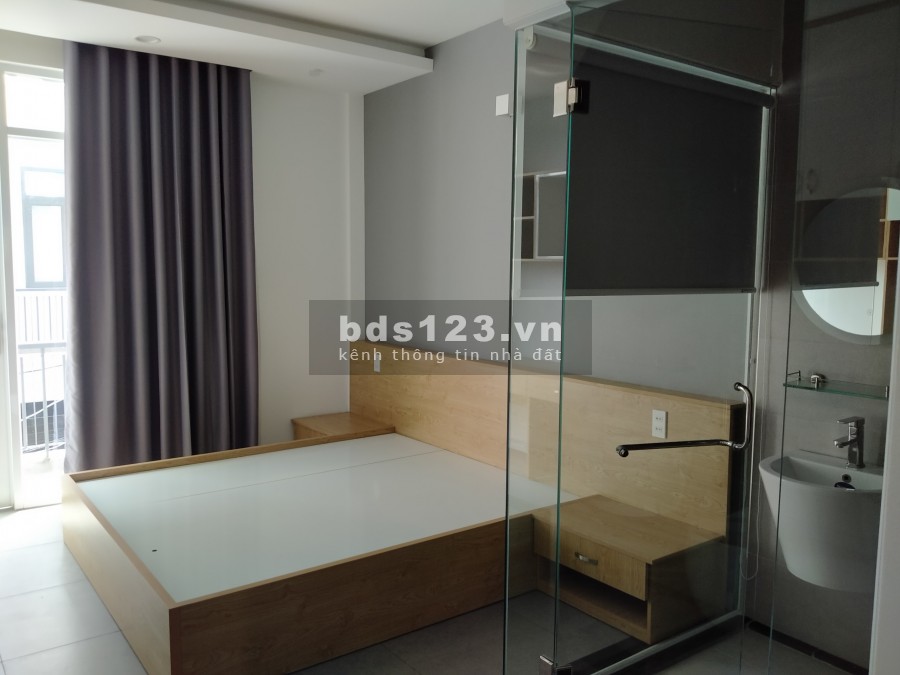 Chính chủ bán nhà mới xây xong, full nội thất, 1 trệt 2 lầu, 4 phòng ngủ hẻm xe hơi