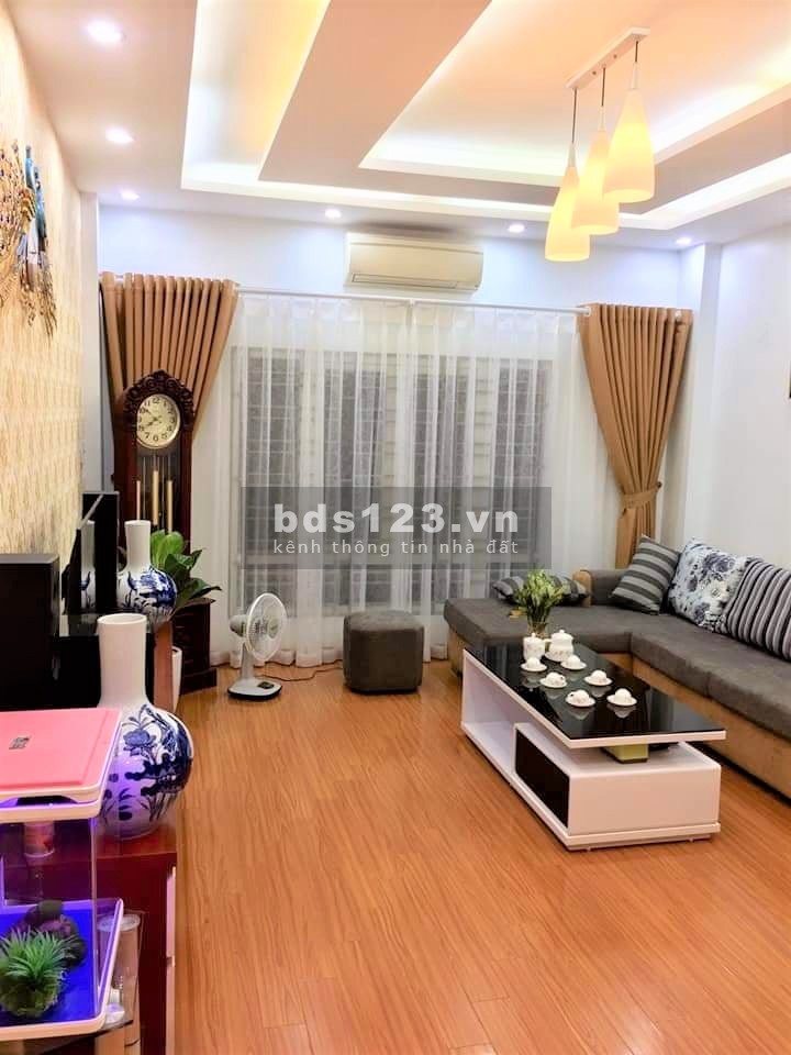 Cần bán gấp CH tập thể Phố Láng Hạ giá 1,8 tỷ, 52m2 ( tầng 2)