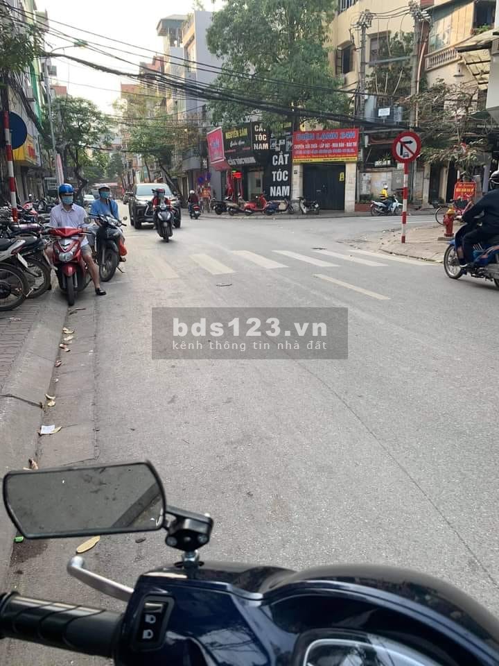 NHÀ MẶT NGÕ LÔ GÓC NGAY NGÃ TƯ, TRƯỚC NHÀ Ô TÔ TRÁNH KINH DOANH, VỊ TRÍ SIÊU ĐẸP TRONG TẦM GIÁ