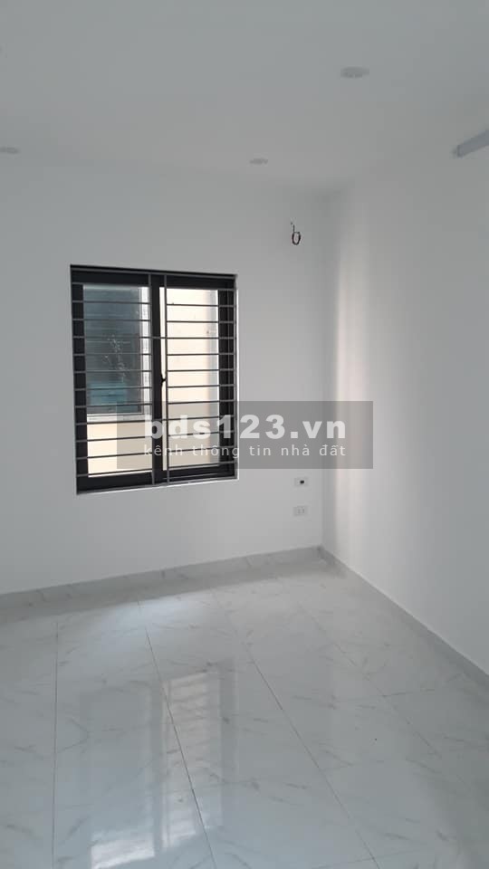 Bán gấp nhà, mặt phố, Đống Đa, 31m2 tầng giá chỉ 2.15 tỷ
