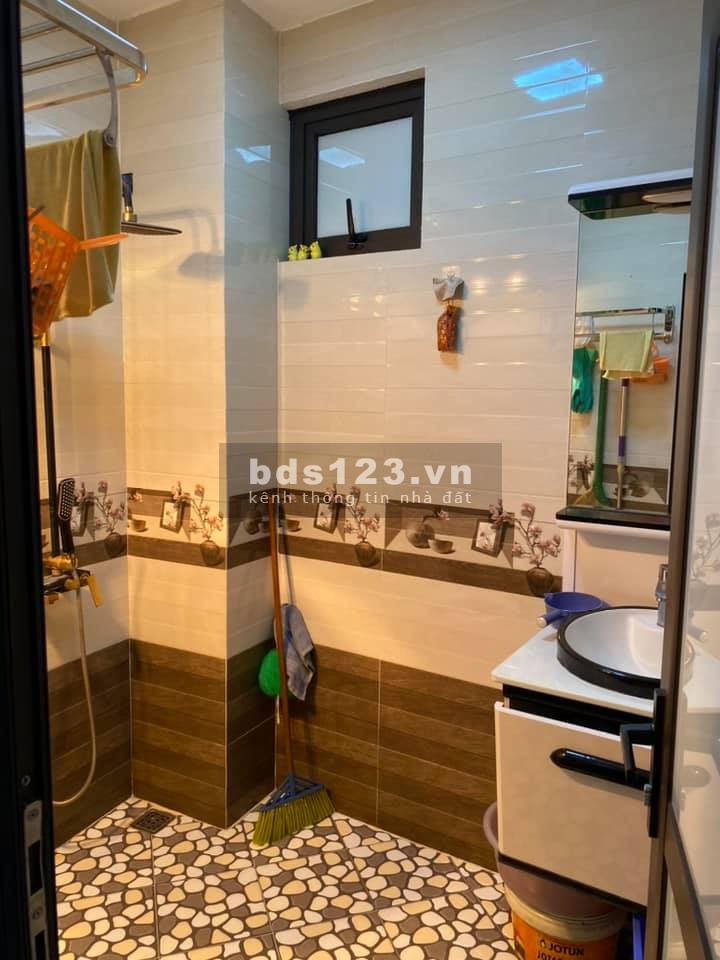 BÁN NHÀ BỒ ĐỀ LONG BIÊN TẶNG NỘI THẤT Ô TÔ ĐỖ CỔNG DIỆN TÍCH 44m2