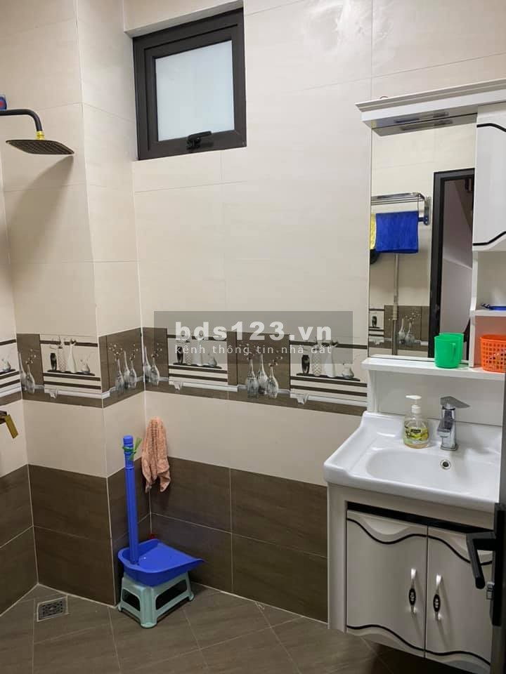 BÁN NHÀ BỒ ĐỀ LONG BIÊN TẶNG NỘI THẤT Ô TÔ ĐỖ CỔNG DIỆN TÍCH 44m2