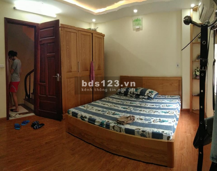 BÁN NHÀ ĐƯỜNG PHẠM VĂN ĐỒNG NGAY UBND PHƯỜNG MAI DỊCH SỔ ĐỎ VUÔNG ĐẸP 5 TẦNG GIÁ 3,25 TỶ