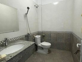 BÁN ĐẤT TẶNG NHÀ, MẶT PHỐ MINH KHAI HBT 52m2, MT 3.3 ĐƯỜNG 2 CHIỀU OTO ĐỖ KÍN CỬA