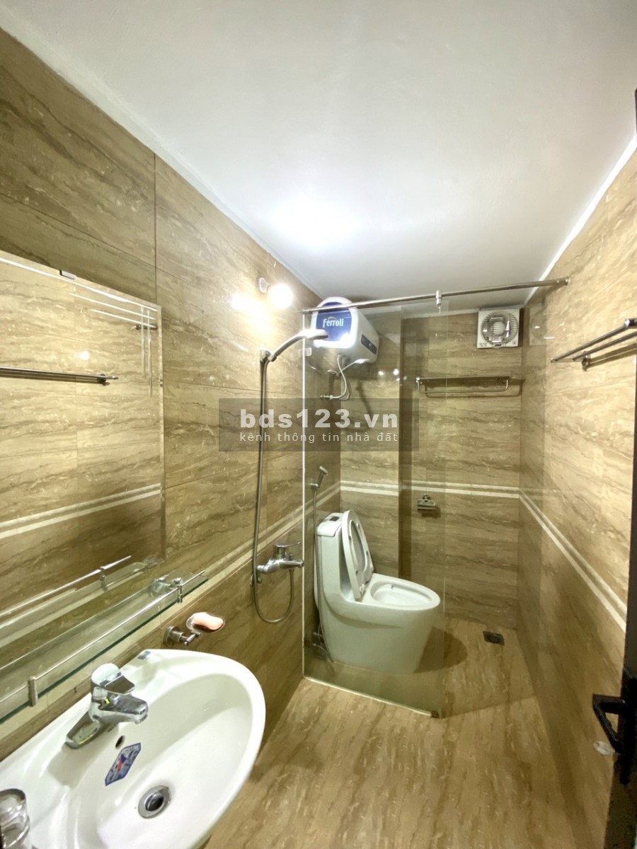 Nhà hiếm, Phố Nguyễn Sơn, ngõ rộng, ô tô đỗ cửa, 50m2, 4.8tỷ